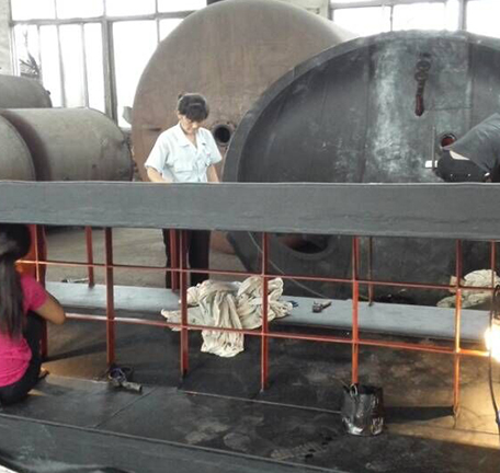 Vessels and lining workers in a workshop